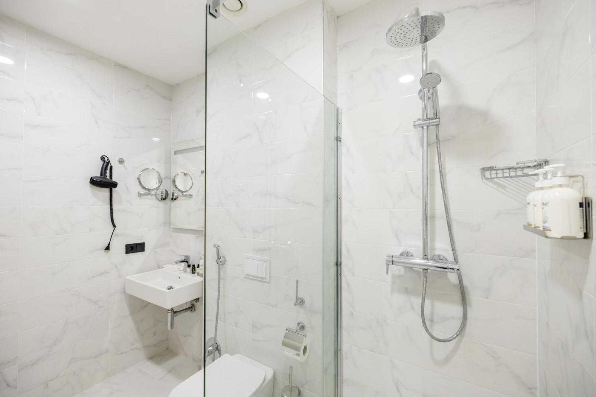 Brosse Garden Hotel Tbilisi Bagian luar foto