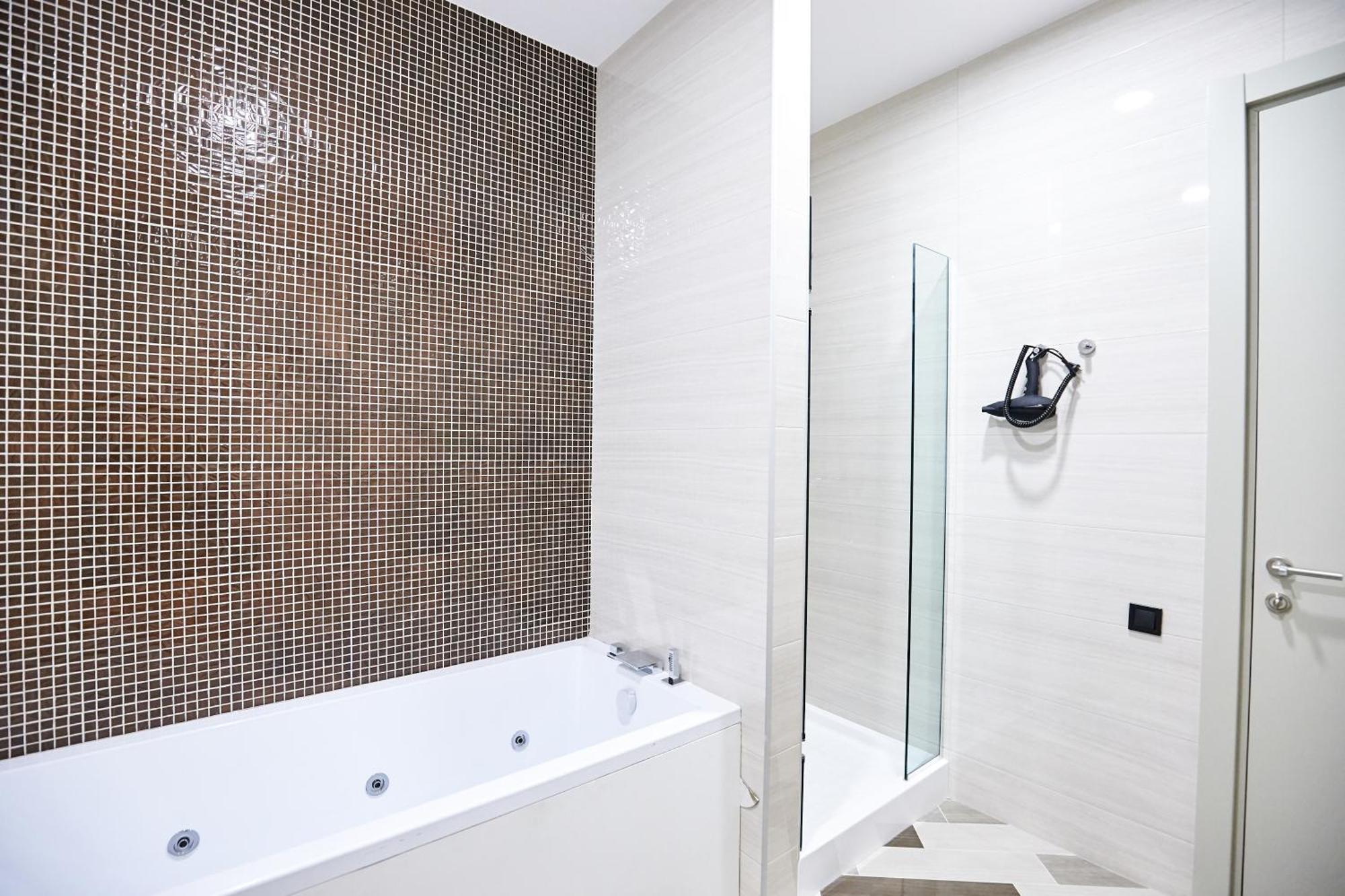 Brosse Garden Hotel Tbilisi Bagian luar foto